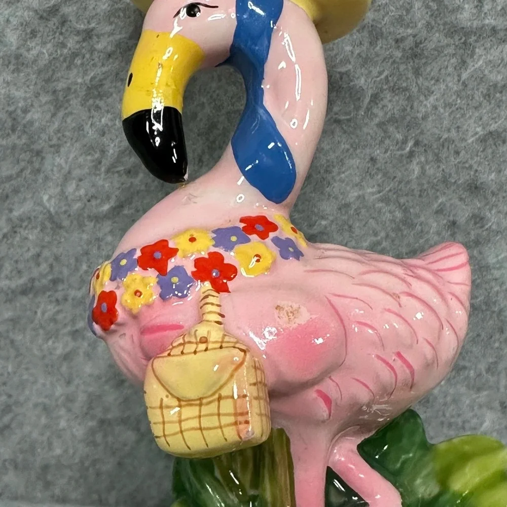 VTG Pink Flamingo Trinket Box Ceramic Hinged Lid Tropical Bird Figurine w/ Heart